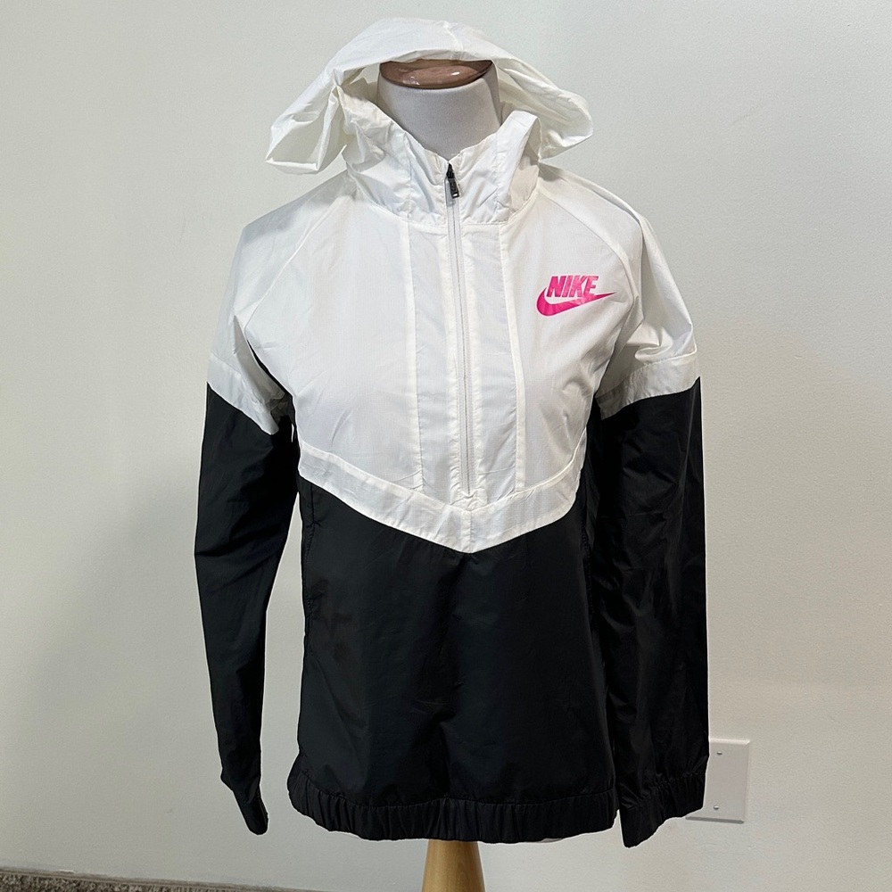 🎒 Nike Windbreaker Jacket